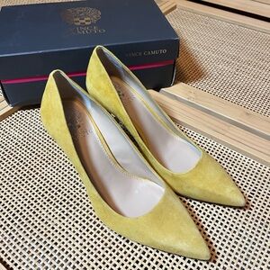 Vince Camuto Women’s 9M Yellow Heels